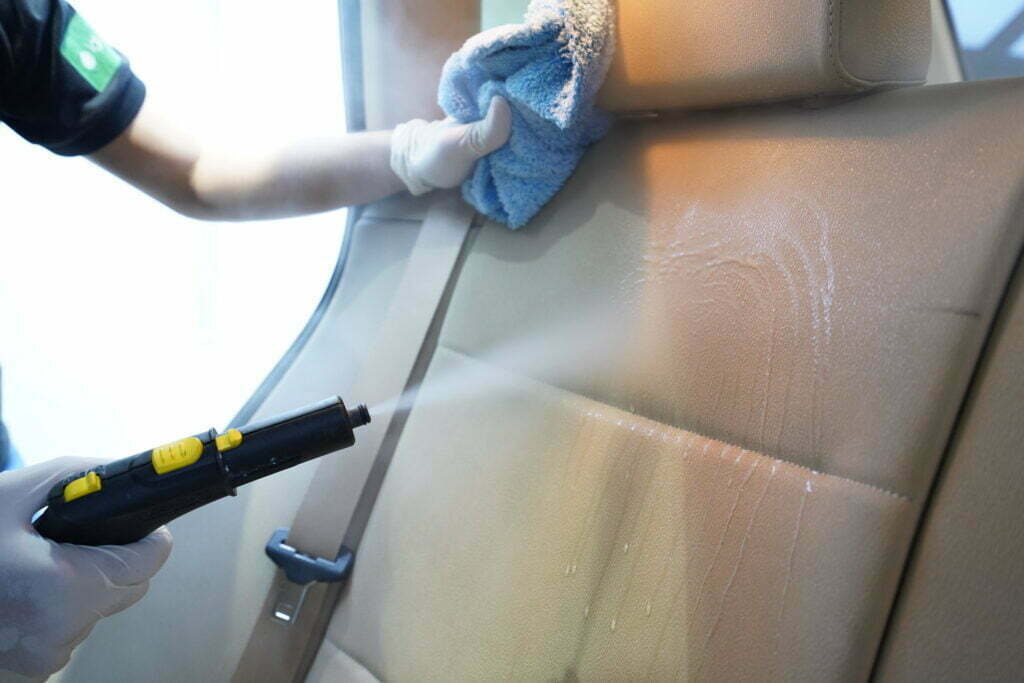 ve-sinh-noi-that-o-to-car-care-centre