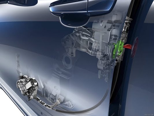 cua hit cua tu dong tren xe o to viet nam car care 3