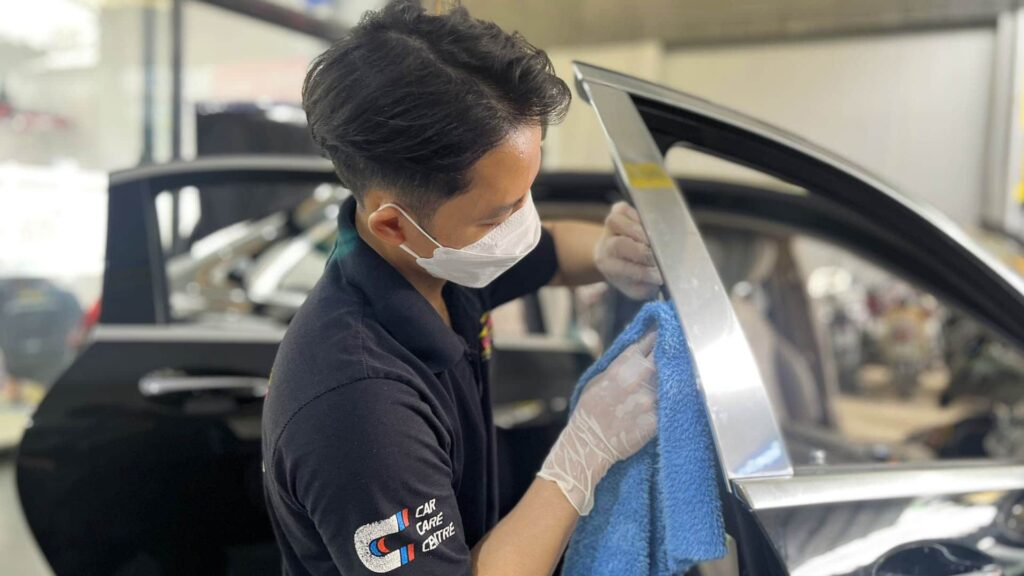 Tránh sử dụng các dung dịch tẩy rửa có tính axit mạnh