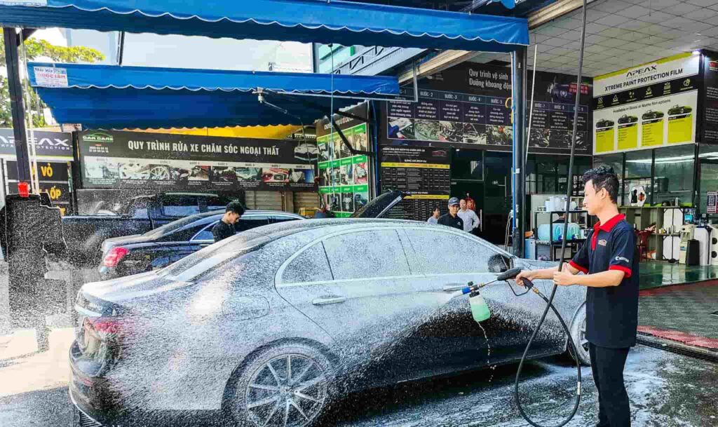 rua xe o to chuyen nghiep chuan detailing cao cap (2)