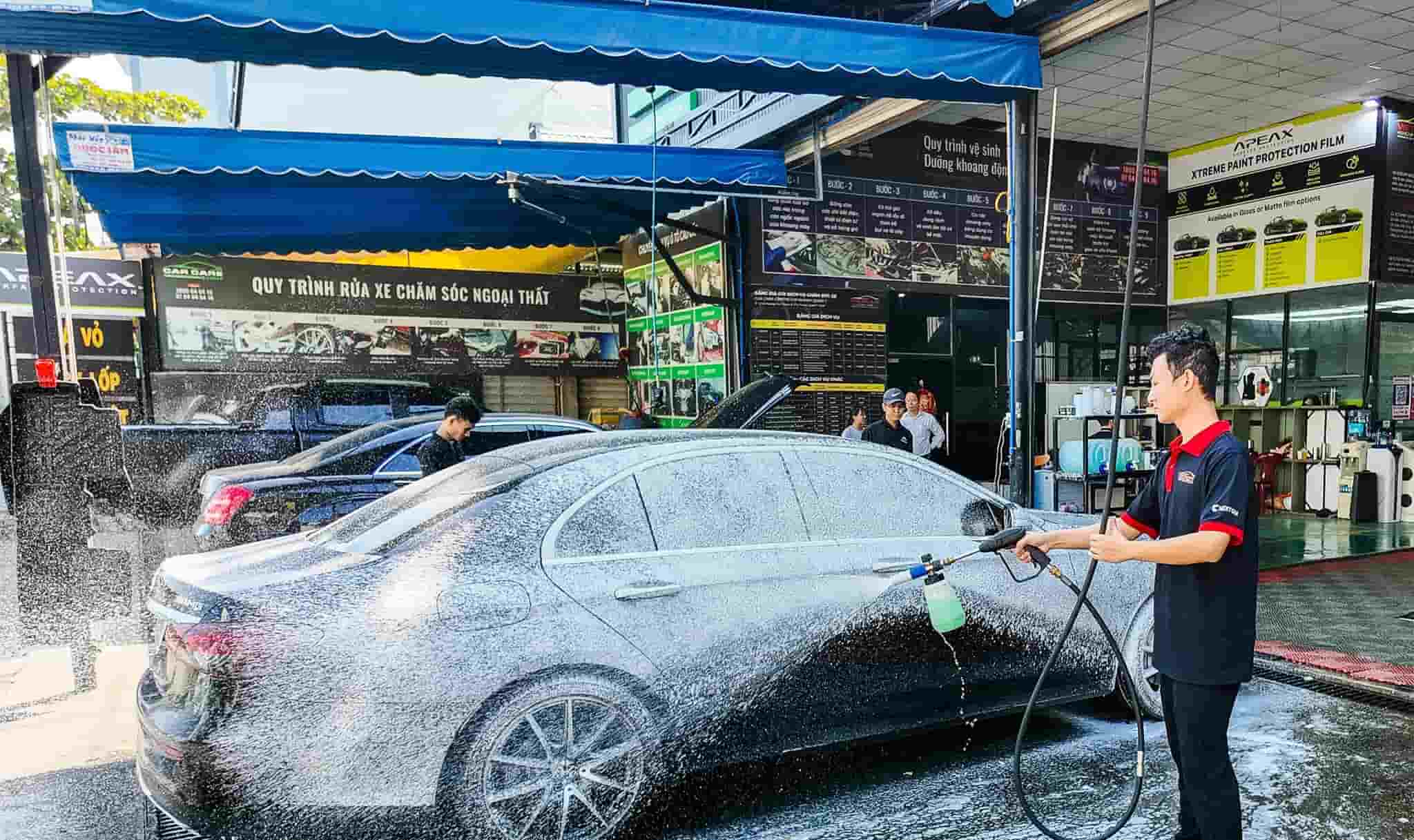 rua xe o to chuyen nghiep chuan detailing cao cap (2)