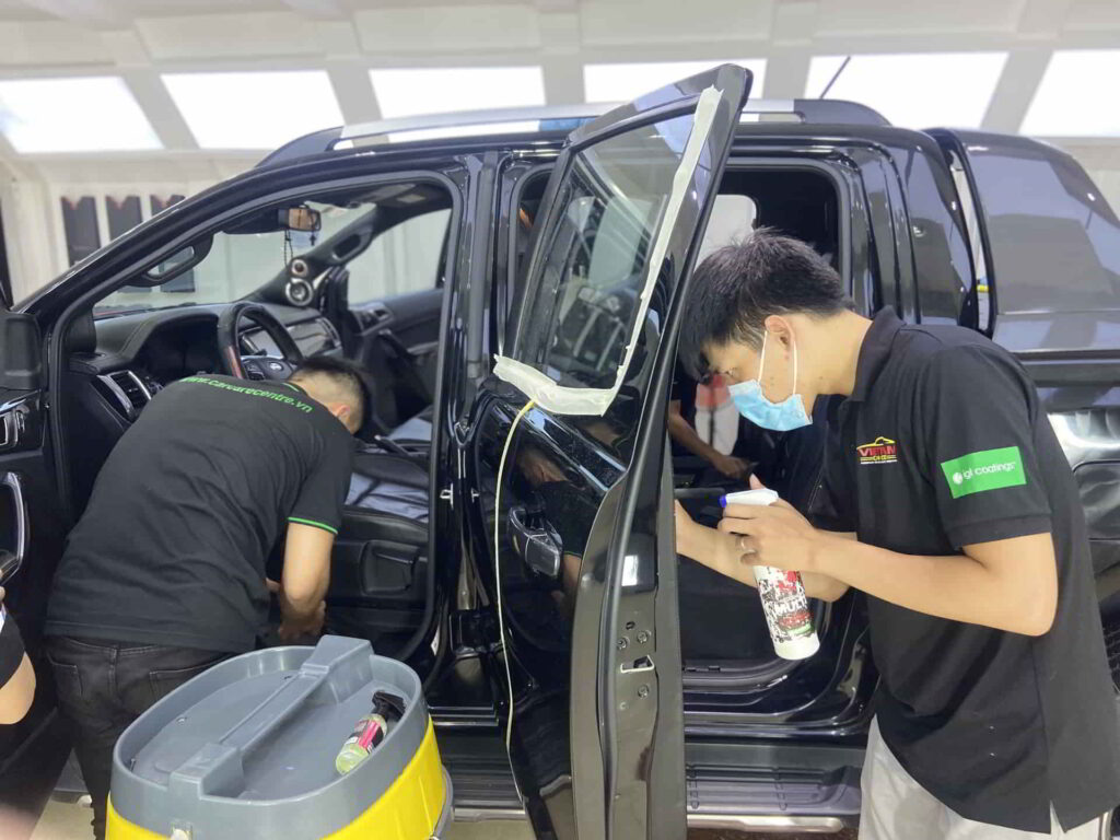 cham soc ve sinh noi that xe o to viet nam car care
