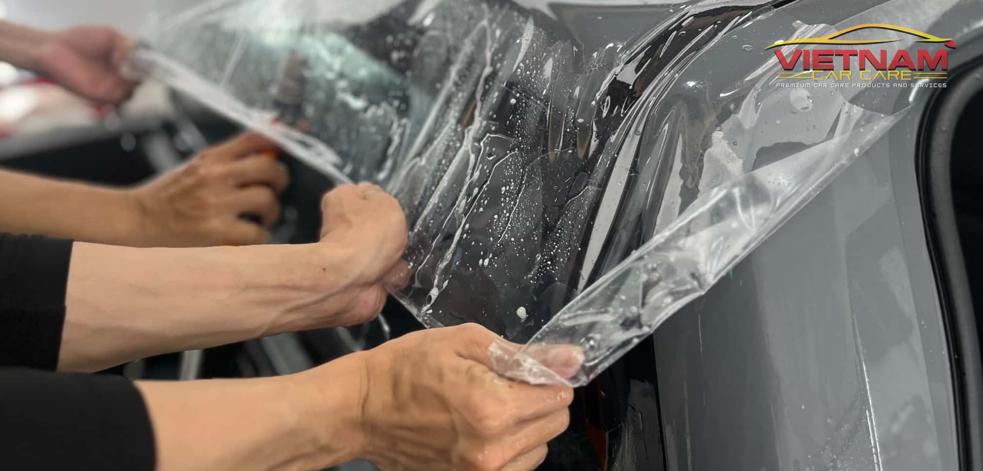 Nhờ lớp màng phim có độ dày "hoàn hảo", các vết trầy xước được xóa bỏ ngay lập tức khi tác động thêm nhiệt độ làm nóng.