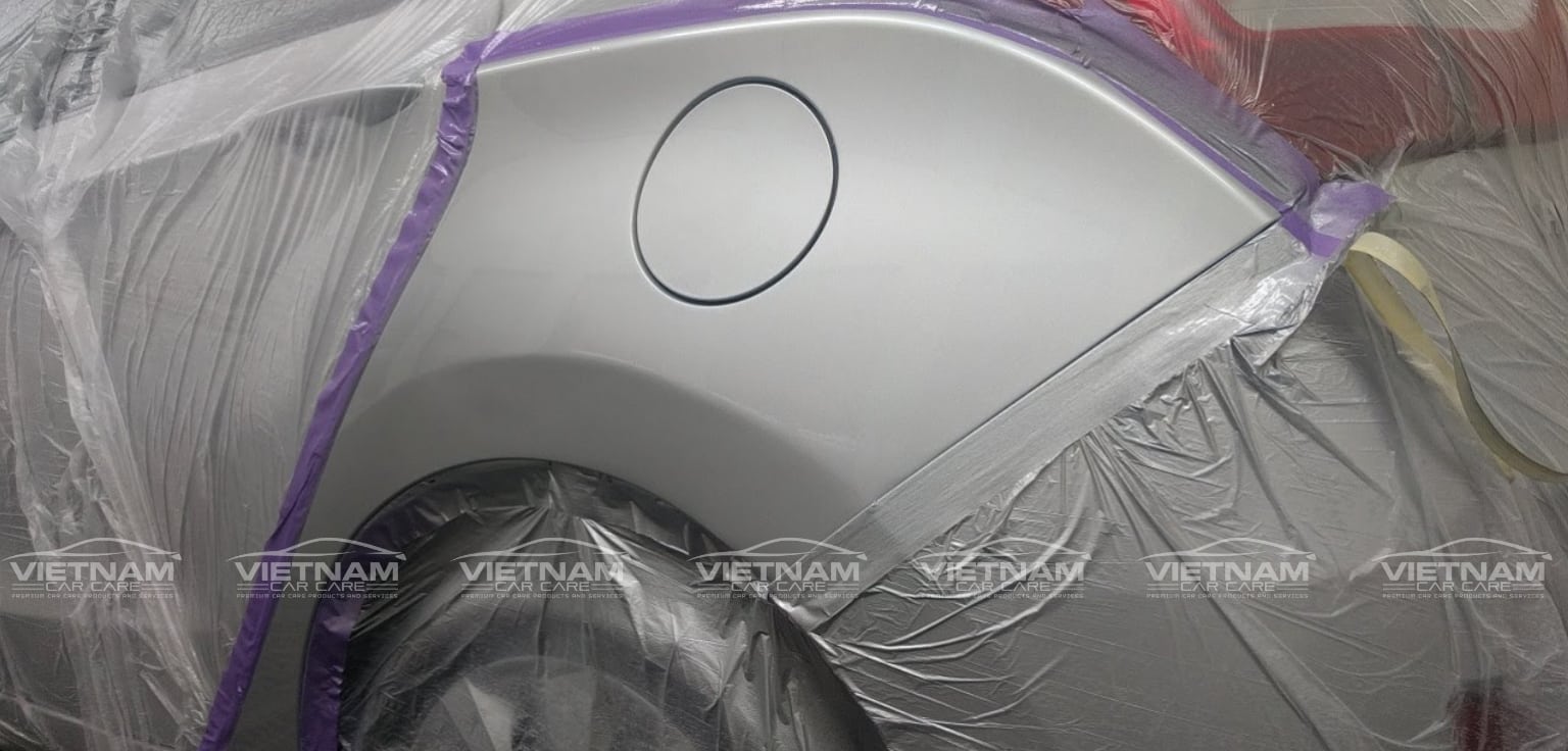 Xe sơn lại với lớp sơn không đảm bảo chất lượng cũng ảnh hưởng đến độ bám dính khi thi công dán PPF ô tô.