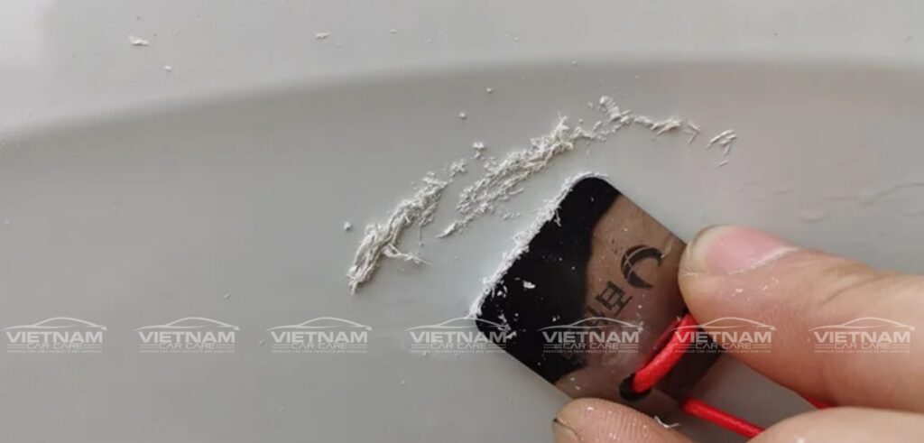 Khi một số chủ xe tự thi công sơn dặm không đảm bảo chất lượng, nếu kỹ thuật viên thi công không nhận biết sẽ dễ làm giảm tuổi thọ phim PPF xe ô tô.