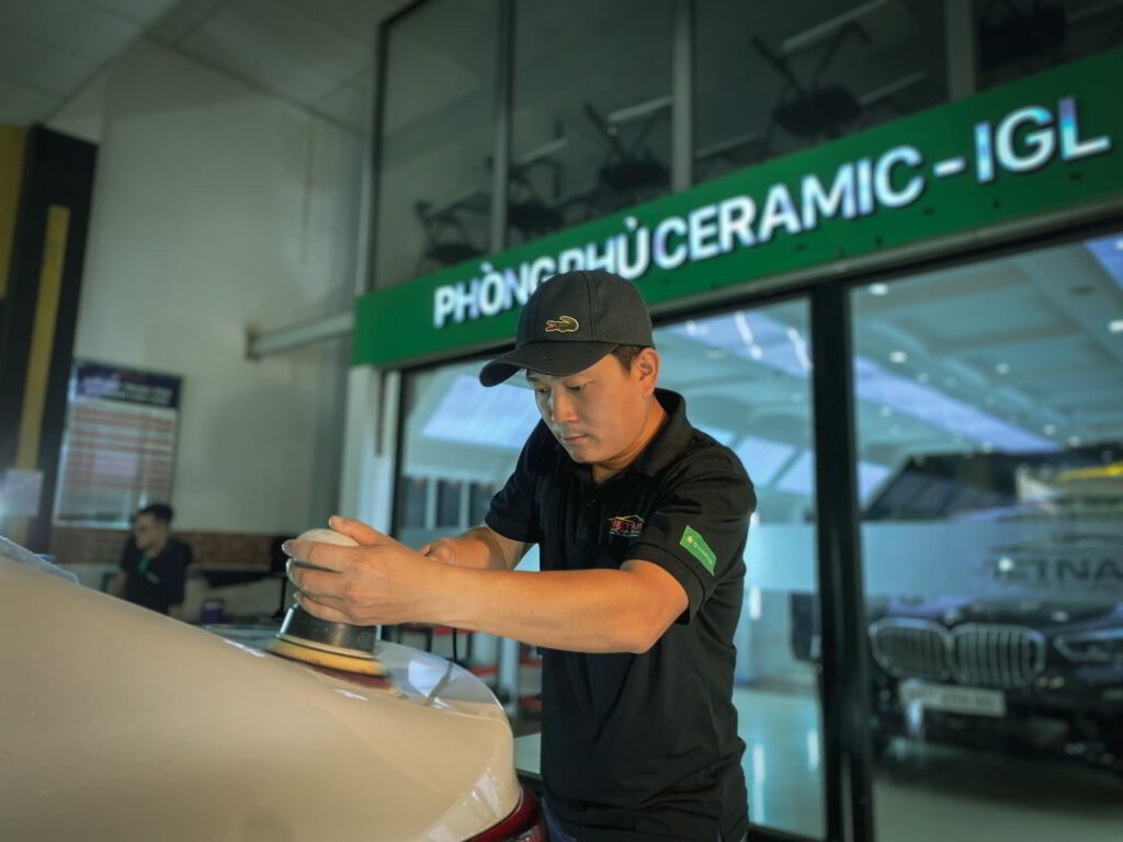 ky thuat vien danh bong xe o to viet nam car care