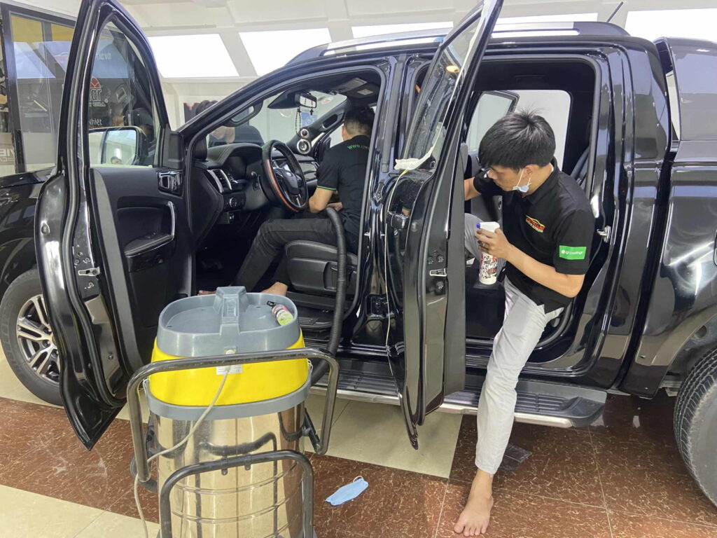 cham soc xe detailing ve sinh noi that viet nam car care