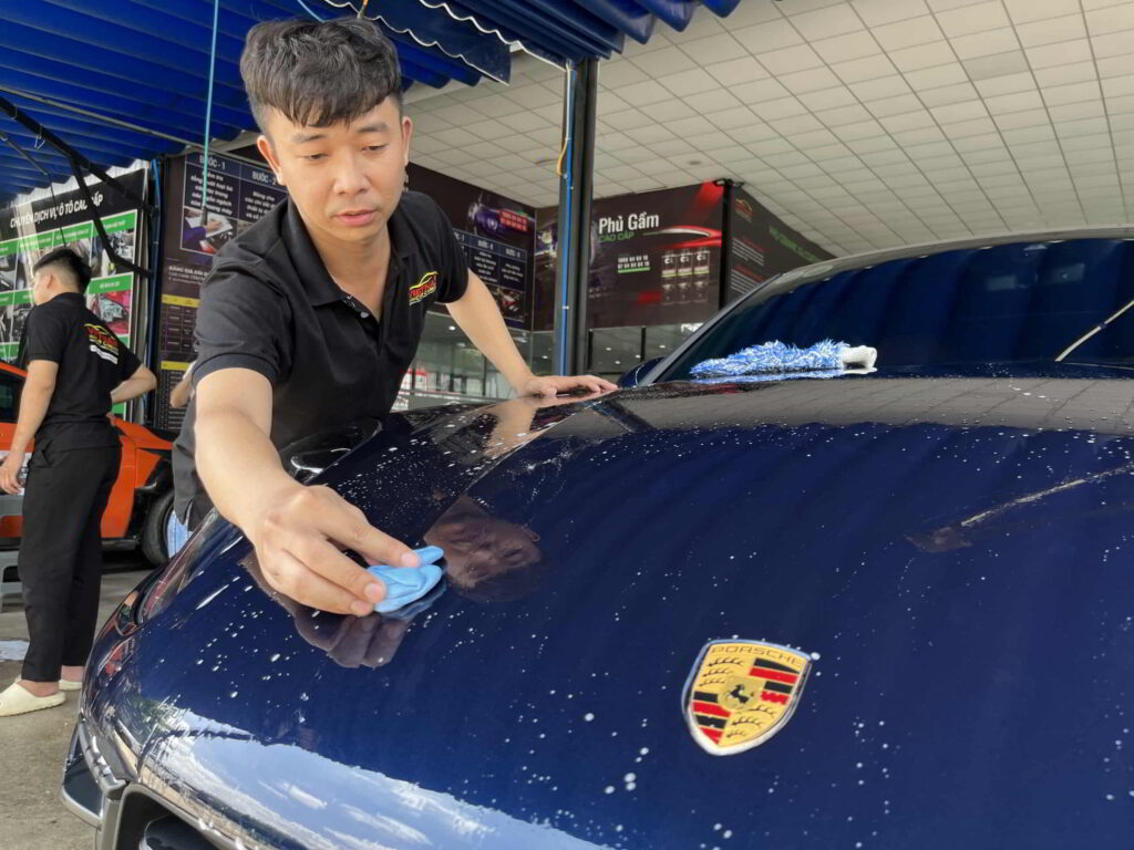 su dung dat set tay bui son sau khi rua xe o to viet nam car care