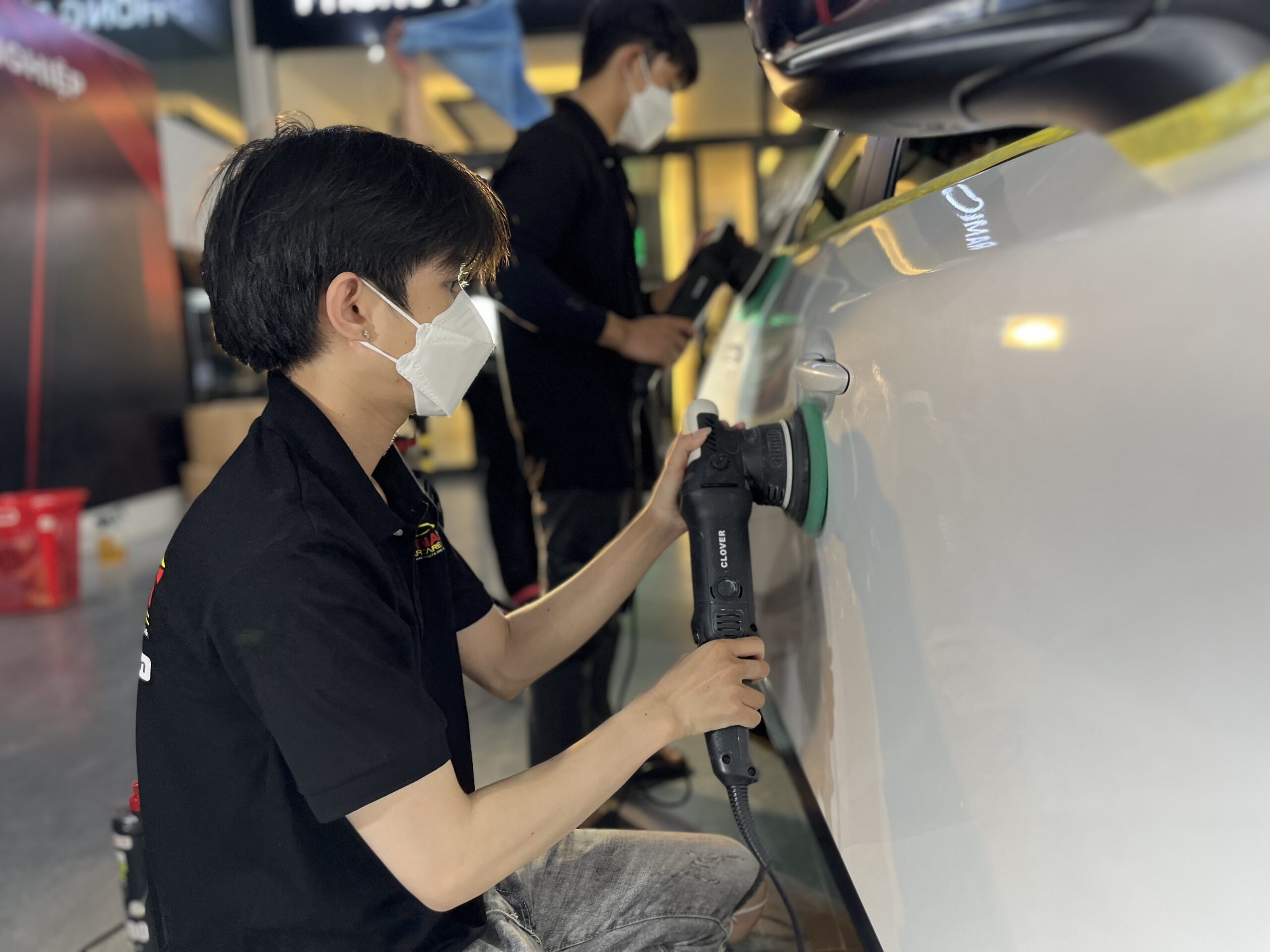 Đánh bóng có làm hỏng lớp sơn xe ô tô không? | Vietnam Car Care