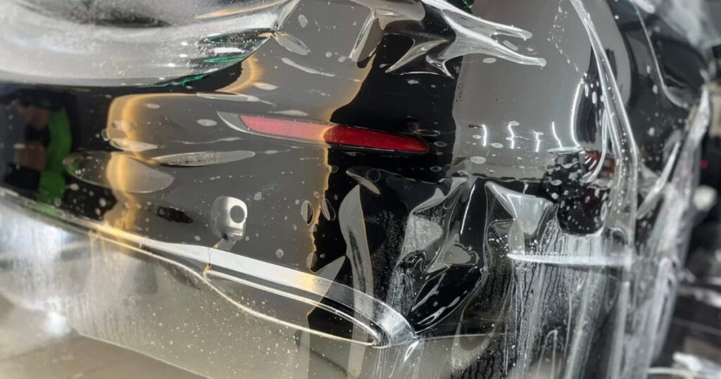 Ngoài lớp sơn xe ô tô bên ngoài, có nhiều vị trí có thể áp dụng PPF và mức giá dán PPF sẽ khác nhau.