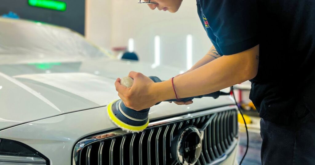 Đánh bóng - hiệu chỉnh sơn trước khi phủ Ceramic ô tô