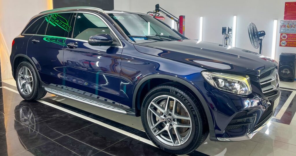 Giá dịch vụ phủ Ceramic ô tô đa dạng với nhiều combo cực kỳ hấp dẫn tại Vietnam Car Care.