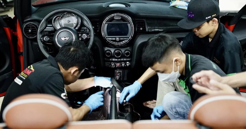 Chăm sóc xe ô tô toàn diện từ Vietnam Car Care - Quận 7
