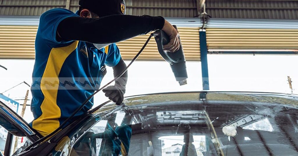 Dán phim cách nhiệt ô tô tại Hoàng Kim