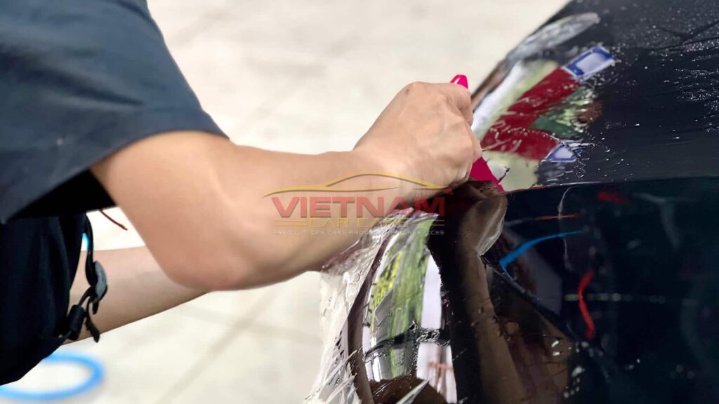 Để PPF tự phục hồi vết xước, thời gian tối thiểu là trên 30 phút.