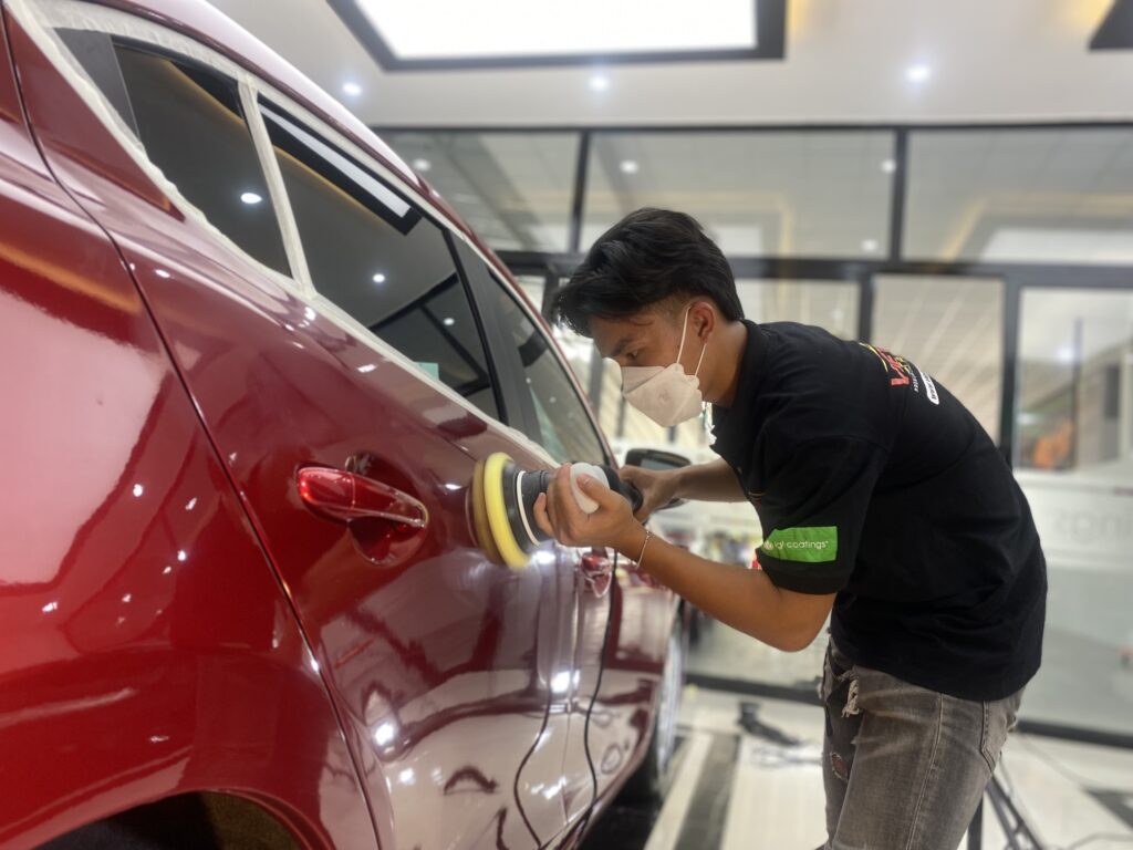 ky thuat vien danh bong xe o to mau do viet nam car care 3|ky thuat vien danh bong xe o to mau den viet nam car care 13