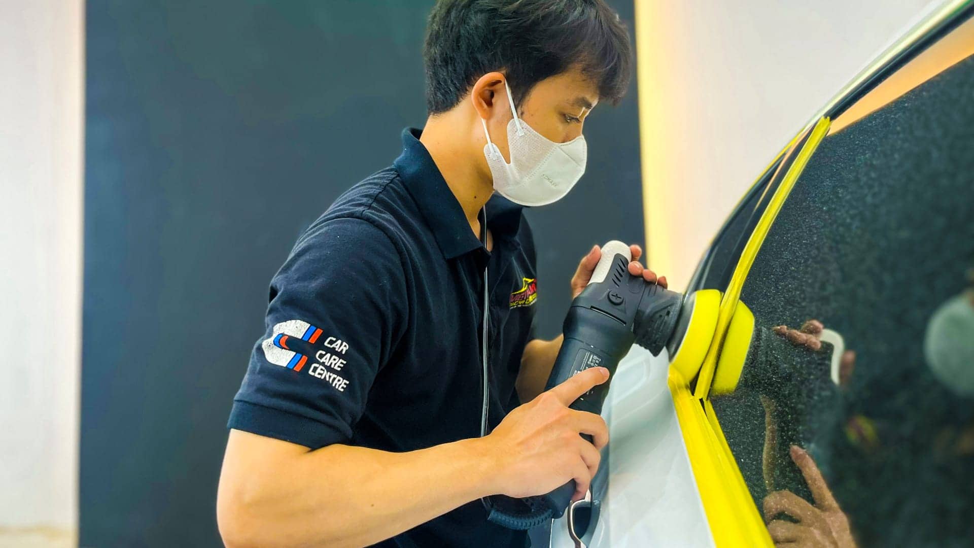 Quá trình đánh bóng sơn xe ô tô sẽ làm mất lớp phủ Ceramic (nếu đã có trước đó). Vietnam Car Care