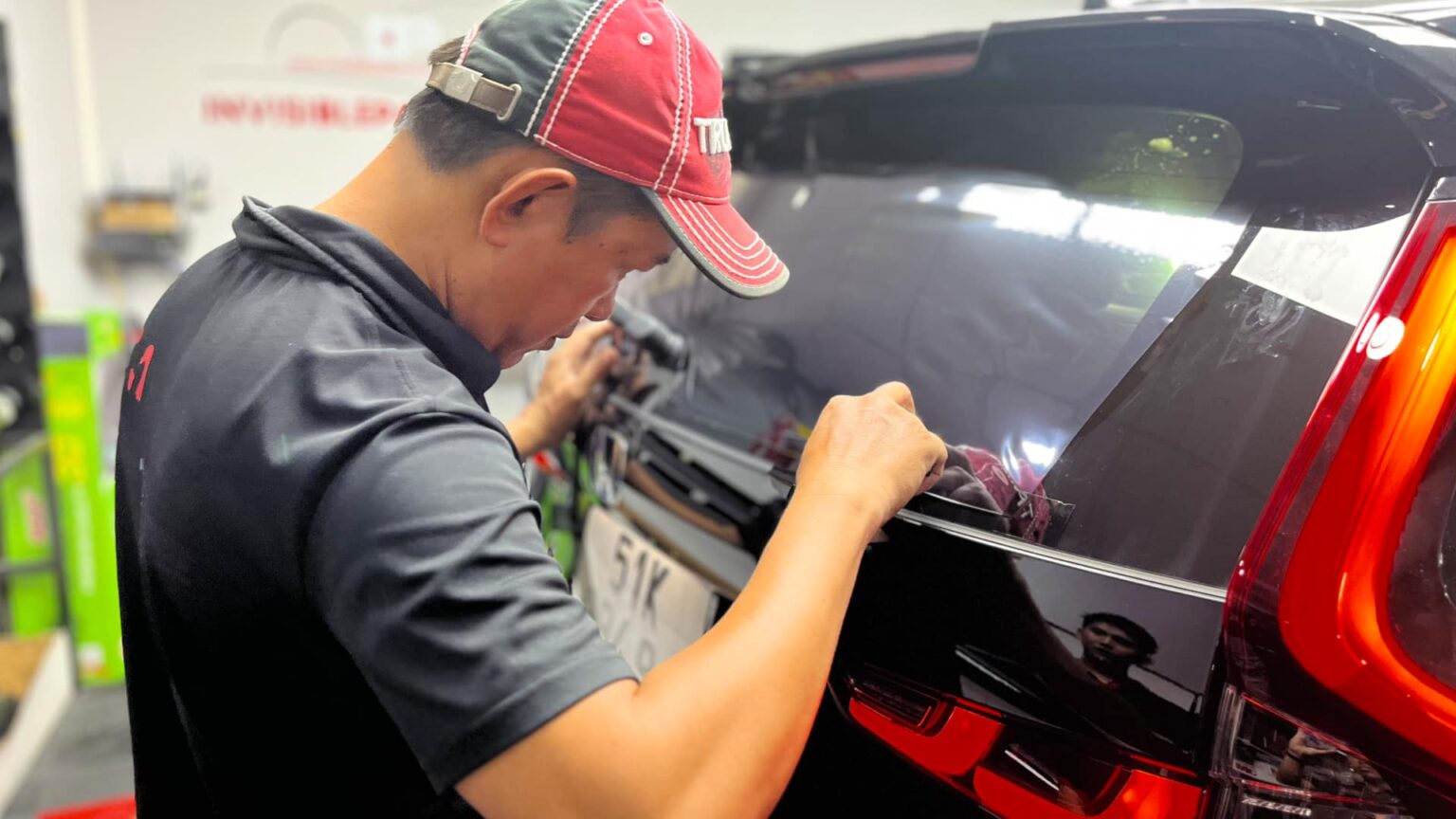 Sản phẩm phim cách nhiệt ô tô 3M 2024 chính hãng được phân phối chính thức tại Vietnam Car Care - Đại lý uỷ quyền 3M.