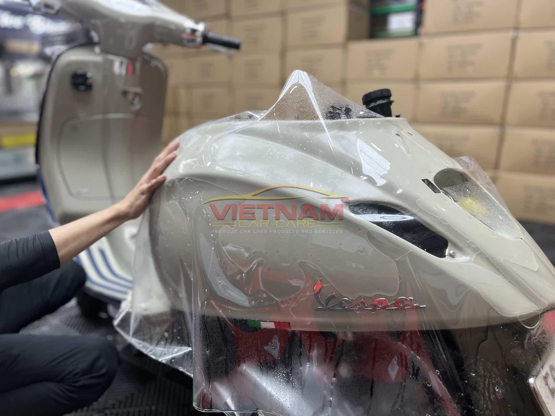 Dán PPF Full ốp sườn xe Vespa ngay tại Vietnam Car Care.