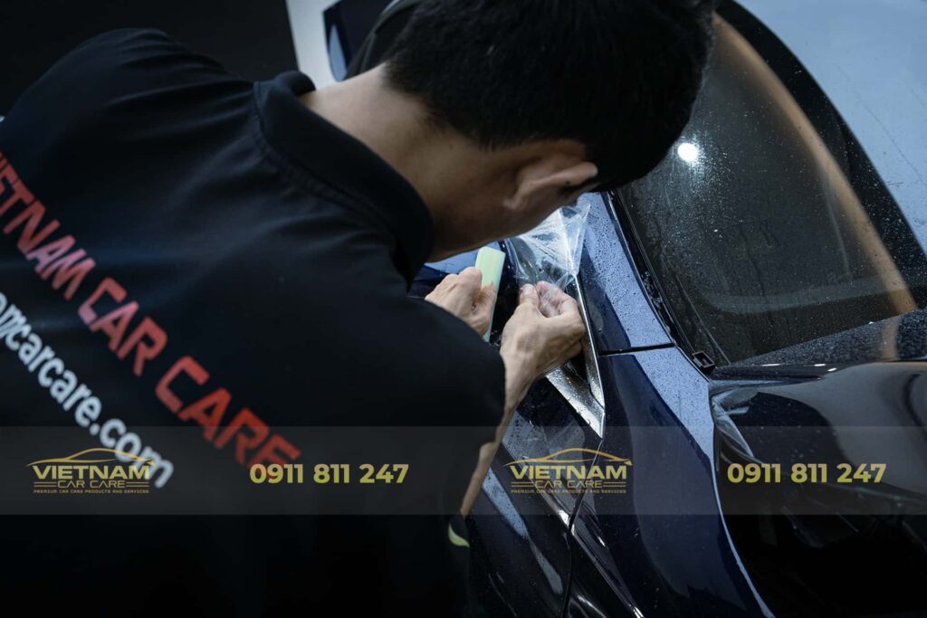 Đáp ứng đủ tiêu chuẩn phòng dán PPF ô tô chuyên nghiệp, Vietnam Car Care đảm bảo thời gian thi công nhanh chóng, an toàn.