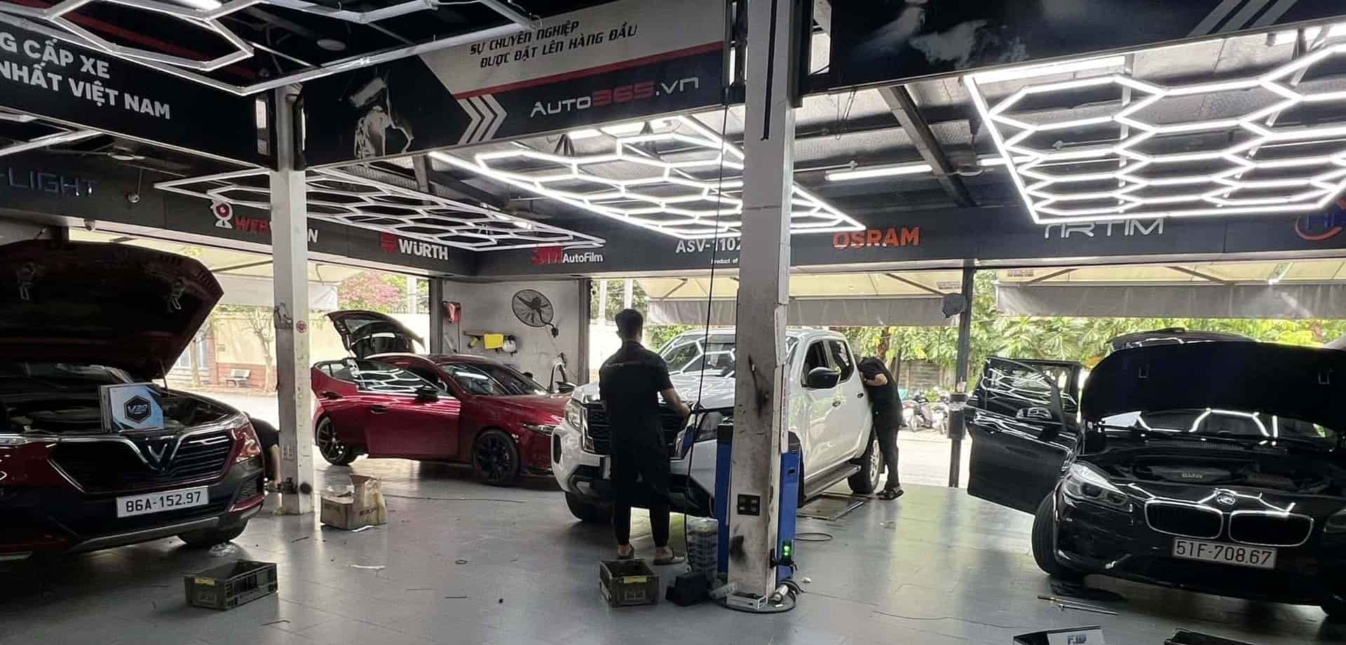 Bên trong trung tâm AUTO365 Thủ Đức.