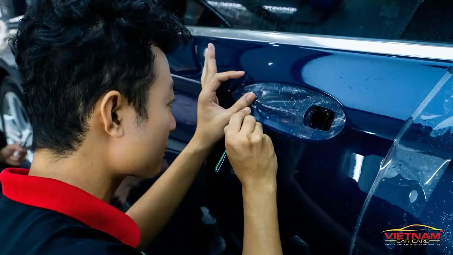 Dán PPF hõm tay nắm cửa chuyên nghiệp tại Vietnam Car Care.