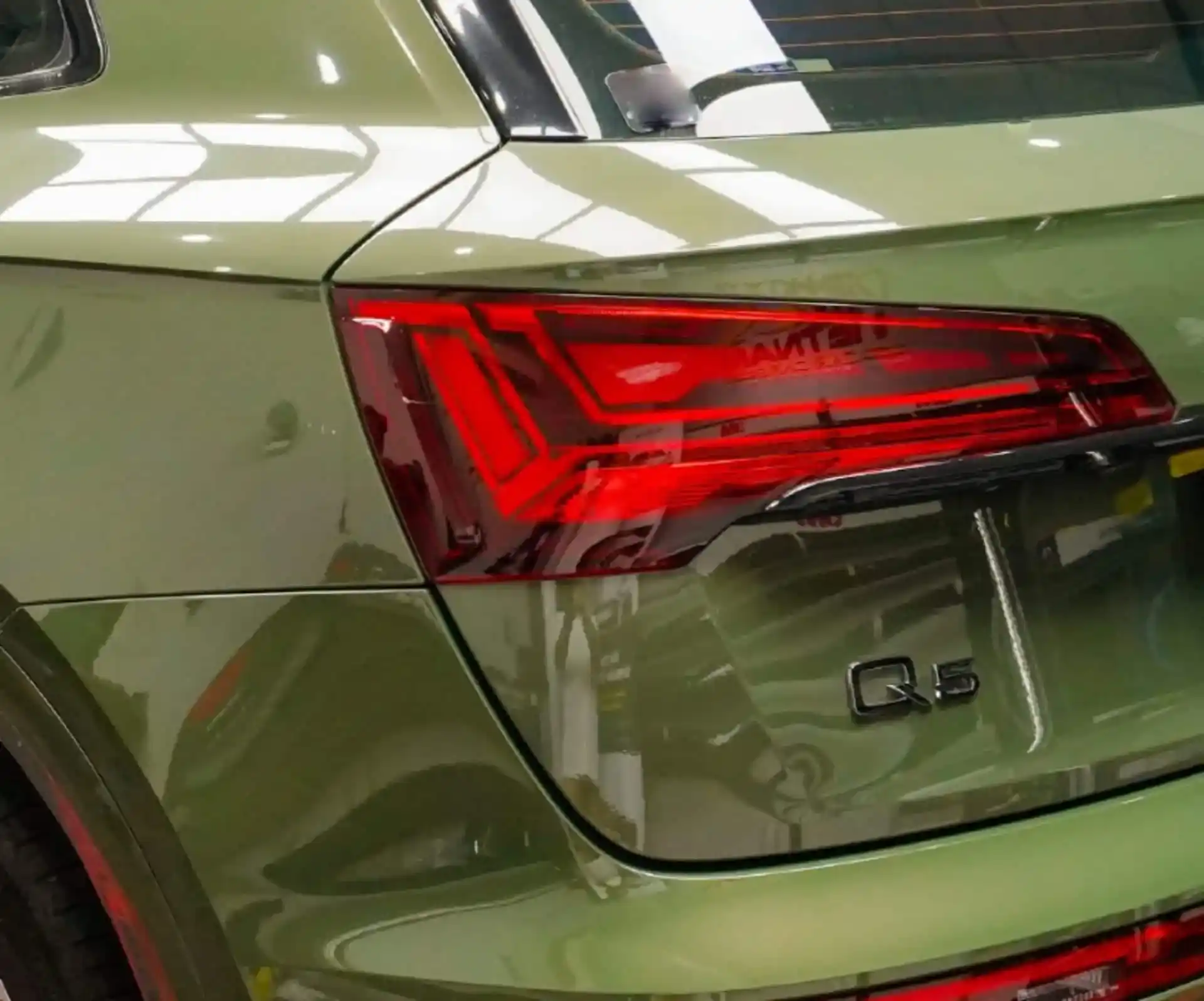 Thành quả khi dán PPF đèn hậu xe tại Vietnam Car Care.