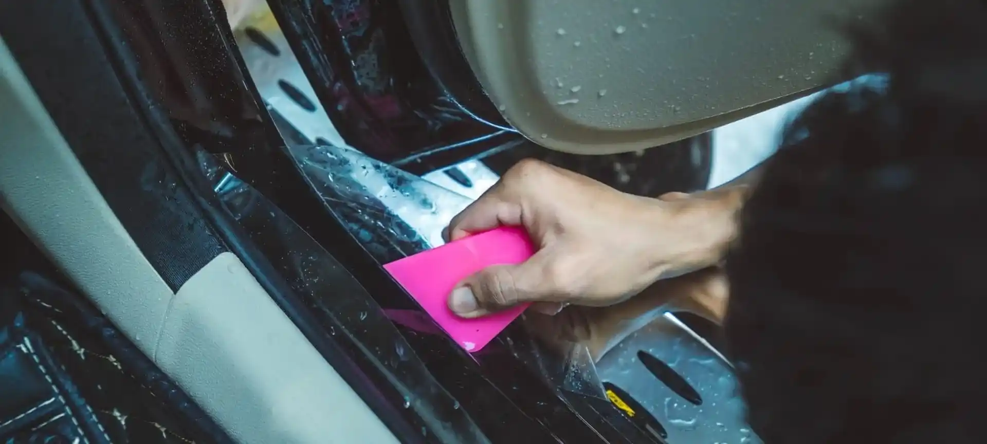 Dán PPF bệ bước/ bậc lên xuống của xe.