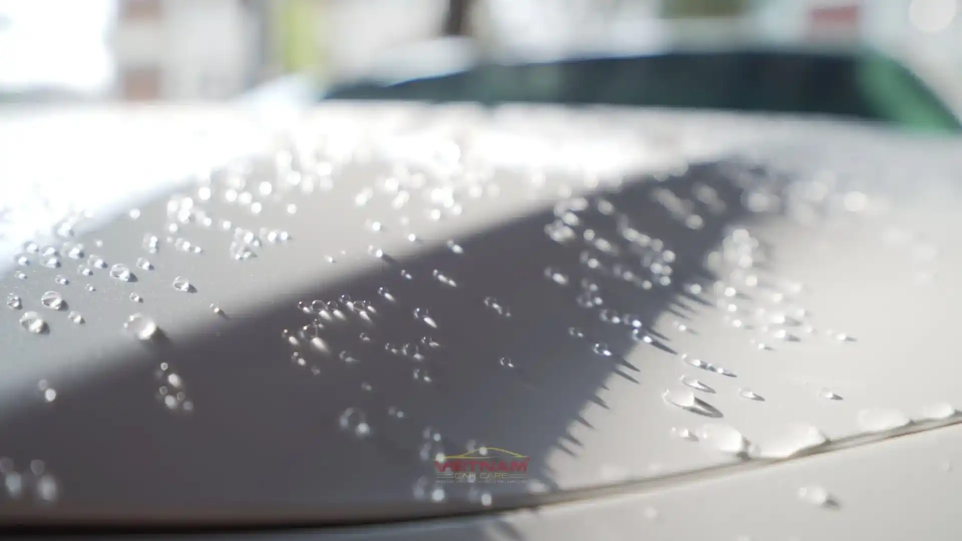 PPF có khả năng chống bám nước, chống bám bẩn, tự phục hồi vết xước, bảo vệ bề mặt sơn toàn diện.