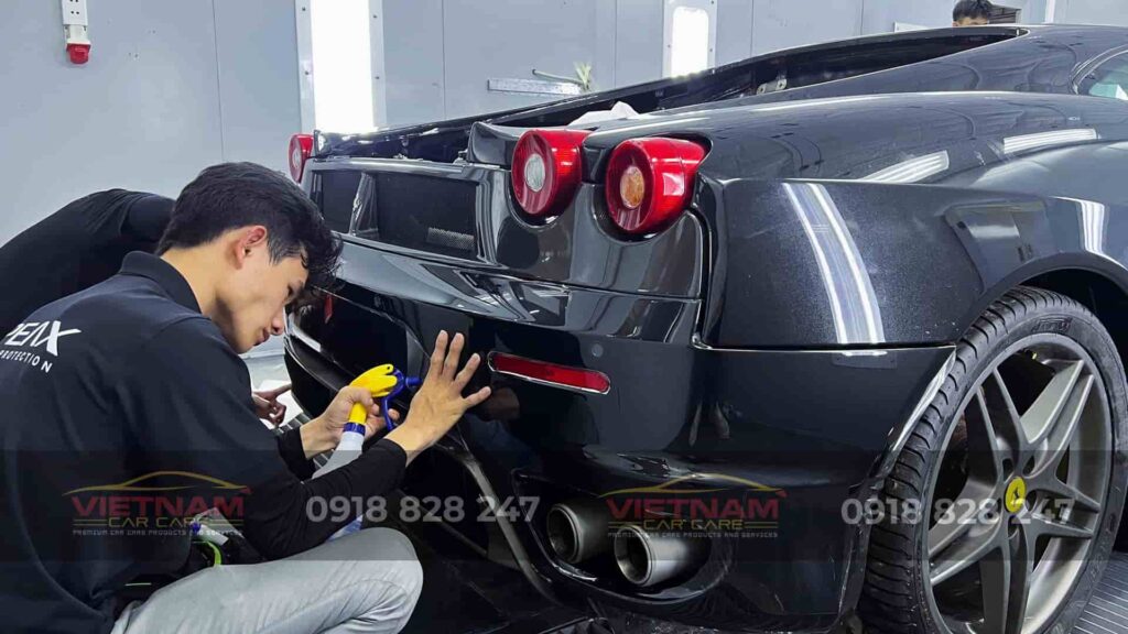 Thực hiện dán PPF tại Garage khó có thể đáp ứng được tiêu chuẩn sạch.