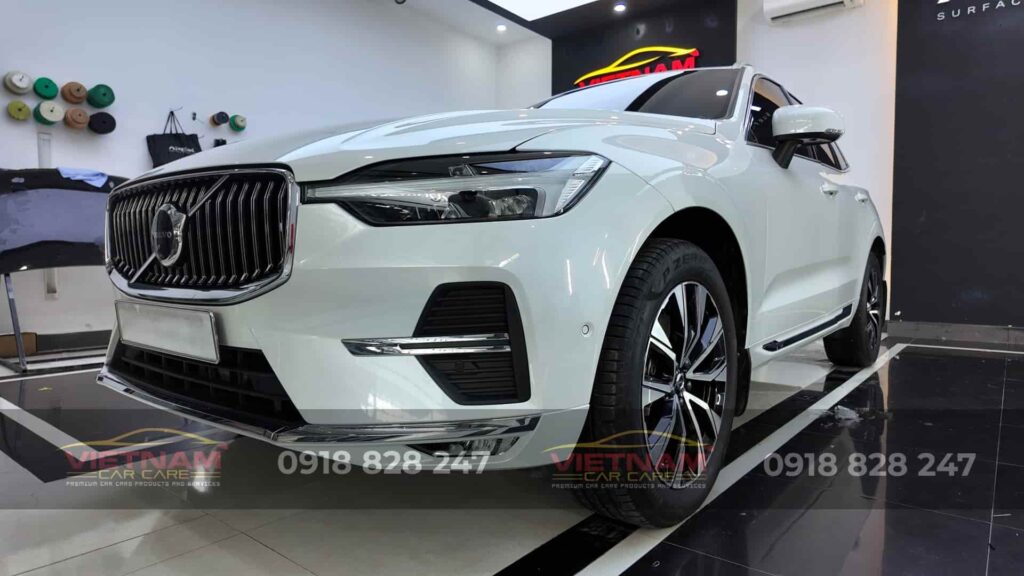 Bạn nên dán phim cho xe ô tô tại những trung tâm Detailing, tránh dán tại nhà hoặc tại các tiệm dán keo xe máy truyền thống.